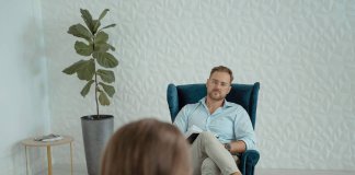 Terapia uzależnień w Warszawie – dlaczego psychoterapia jest fundamentem trwałego zdrowienia?